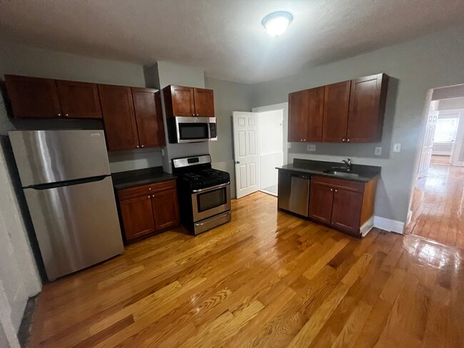 Building Photo - 270 Bowdoin St Rental