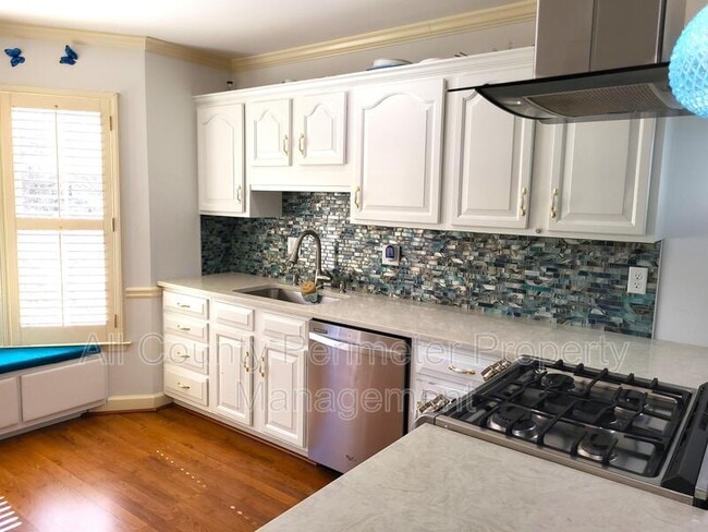 Photo - 501 Salem Woods Dr SE