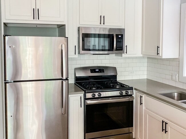 Photo - 2320 N Southport Ave Unit 2