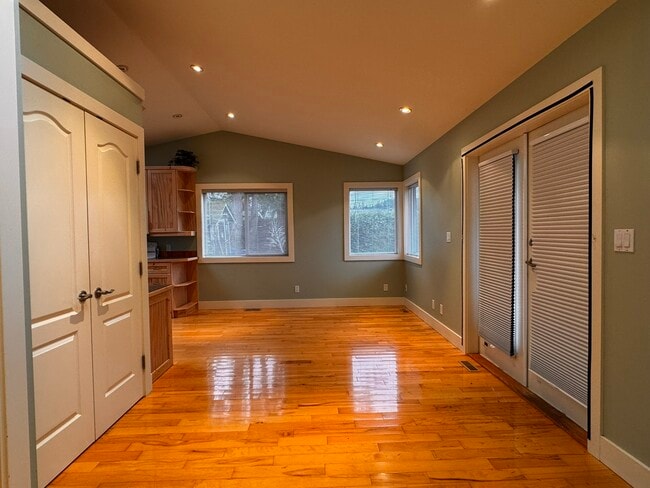 Photo - 146 Marks Ave