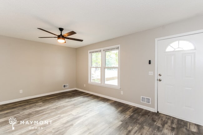 Photo - 140 Little Hampton Dr