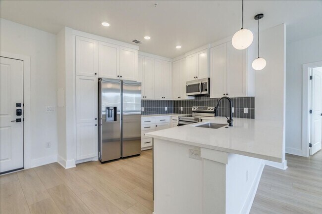 Photo - Super Spacious 4 bed 4 bath - Move in Ready or Pre-Lease for the Fall Unit 303