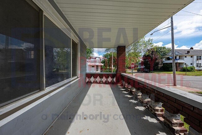3872 E 112th St Unidad Lower Unit