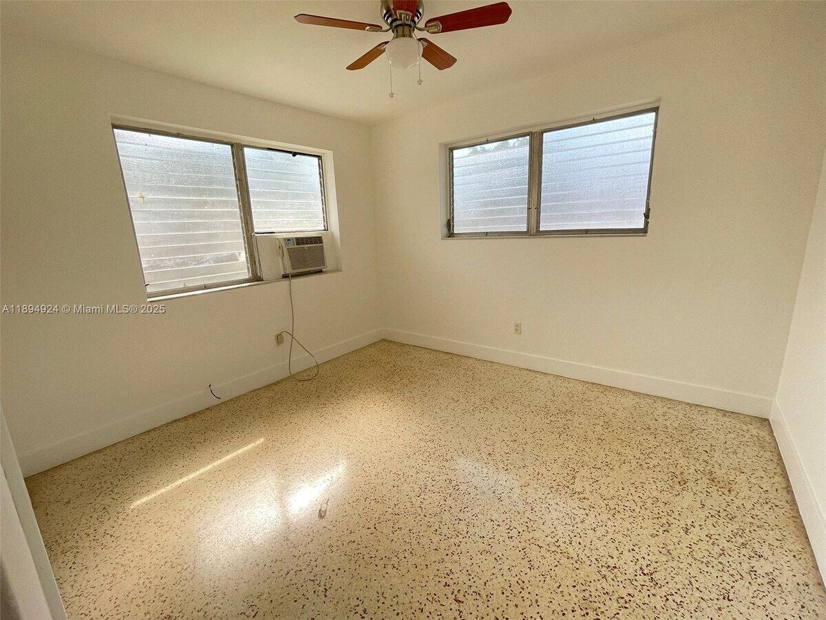 Photo - 527 SW 10th St Unidad 4
