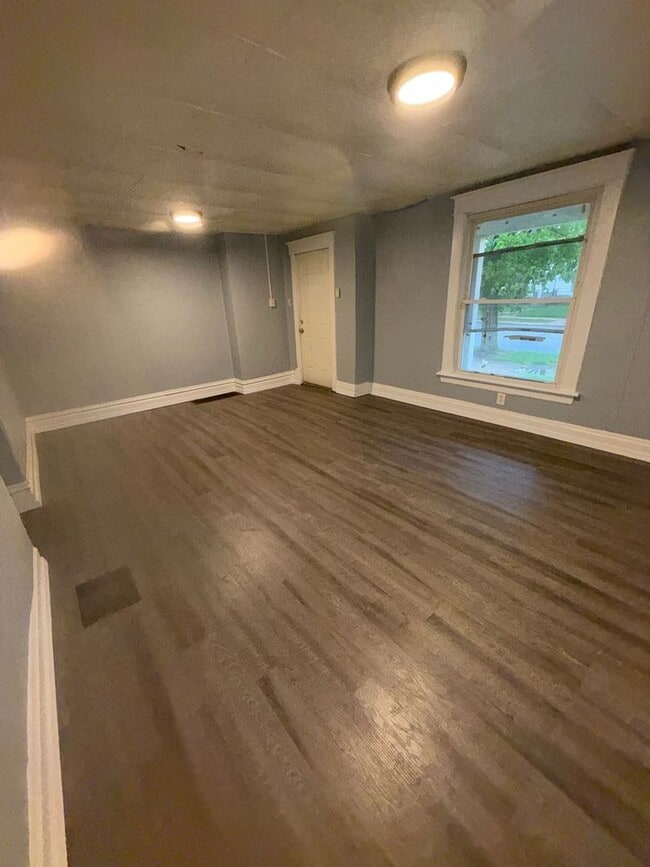 Building Photo - 736 Lawndale Ave Unit 1