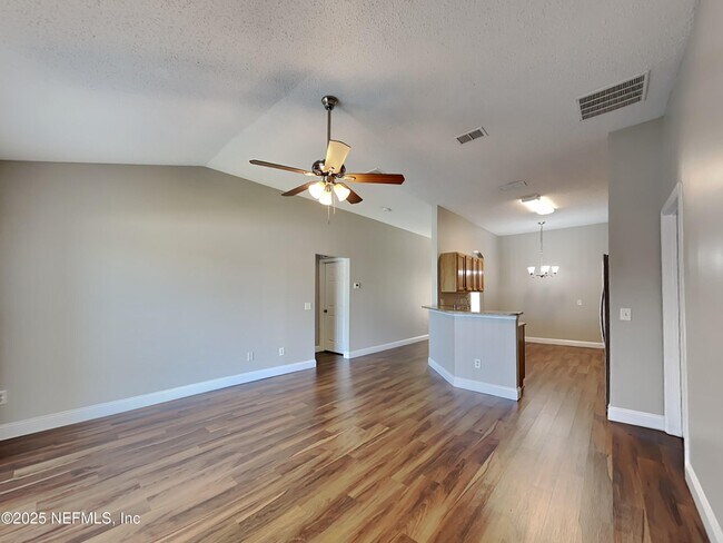 Photo - 1559 Guardian Dr