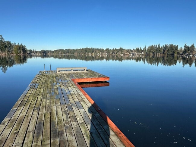 Building Photo - Gated Lakefront Rental Opportunity