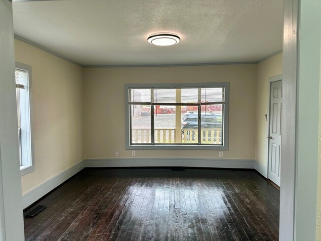 Photo - 4 plus bedroom on double lot