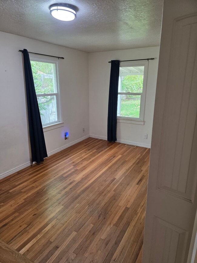 Photo - Charming 4 bed 2 bath home