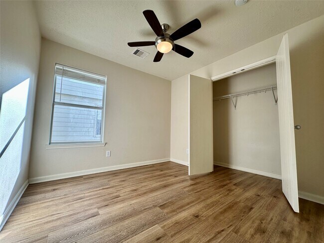 Photo - 20515 Hillsdale Park Dr
