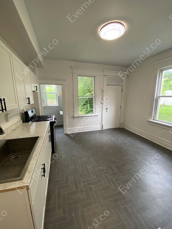 Photo - 851 Bellows Ave