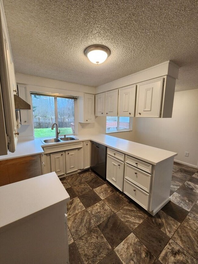 Photo - Nice 3 Bedroom Rambler In the Parkland/Spanaway Area!