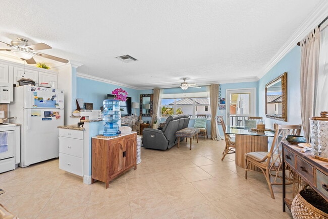 Photo - 850 Horizon St E Unit 309