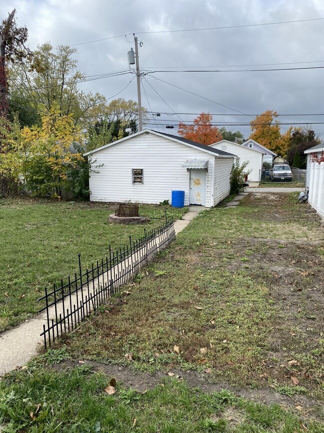 Photo - 947 Center Point Rd NE