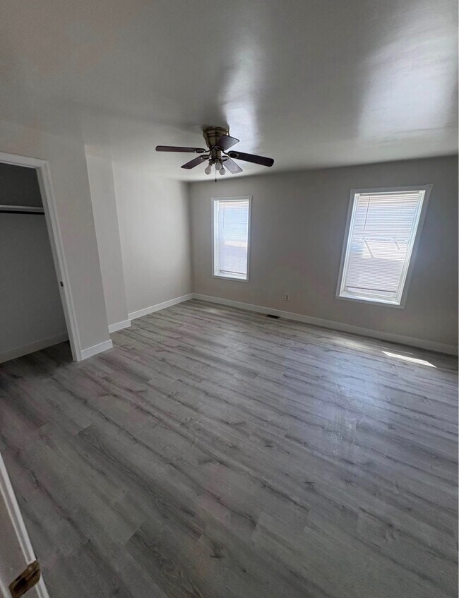 Photo - 1119 W 4th St