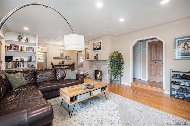 Photo - 895 Vance St