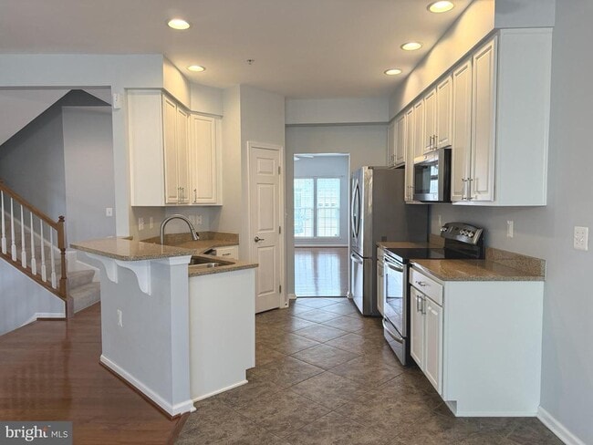 Photo - 2911 Lomond Pl