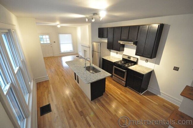 Photo - 435-437 E Tompkins Street Unidad 437 East Tompkins Street