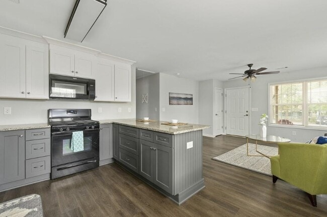 Photo - 855 Dodge St S E