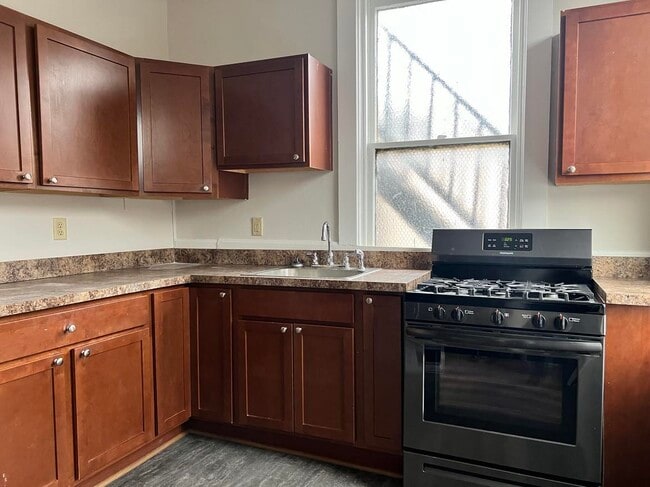 Building Photo - 1008 N 2nd St Unit 2F