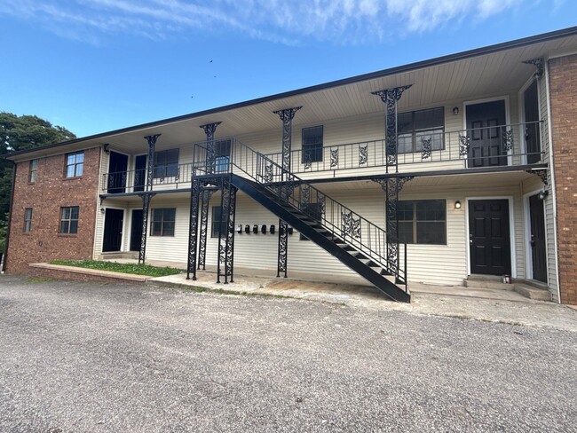 Building Photo - 207 Highland St