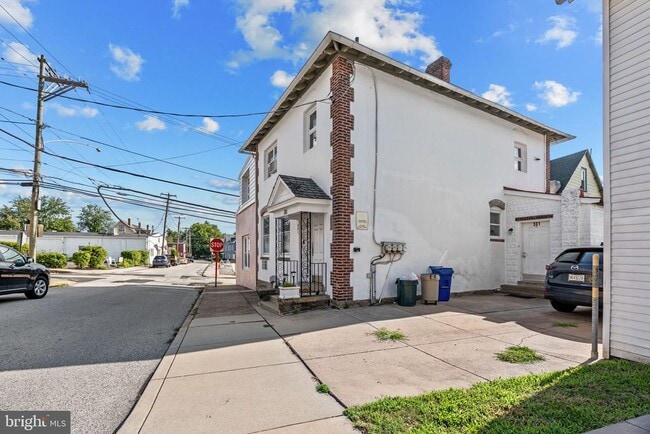 Photo - 301 Cedar St