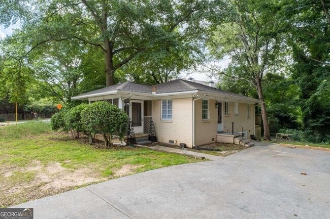 1401 Briarwood Rd NE