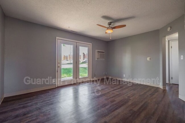 Building Photo - 525 W 8th St