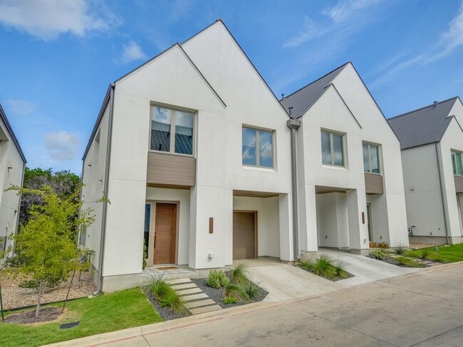 Building Photo - 2602 Sutherland St