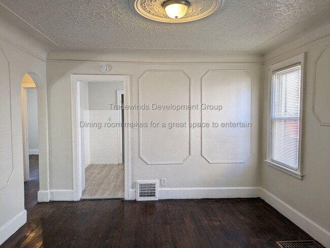 Photo - 9171 Bishop-4BR Bungalow - Hardwoods/Updated Kitchen - Yorkshire Woods - 48224