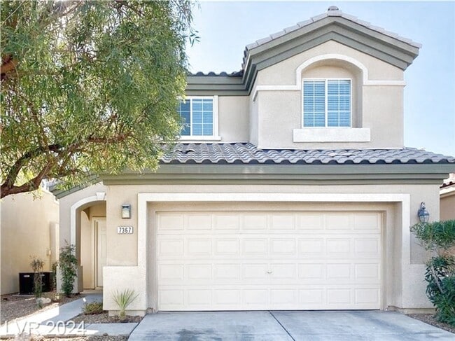 Building Photo - Vaulted Ceiling Home, Gated Community w/ P...