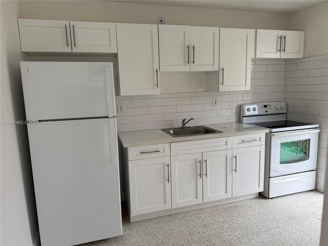 Building Photo - 55 W 7th St Unit 16 Rental