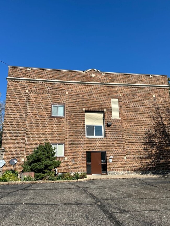 Building Photo - 7700 Brooks St Unit 7700-9