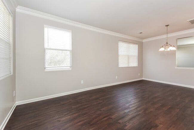 Photo - 2722 Groovers Lake Point