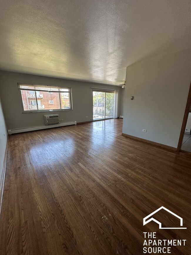 Building Photo - 1639 Oakwood Ave Unit 203