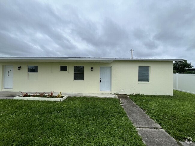 Building Photo - 2270 Aaron St Rental