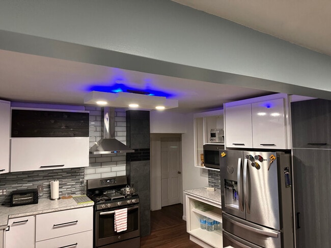 Photo - 676 Hampden St