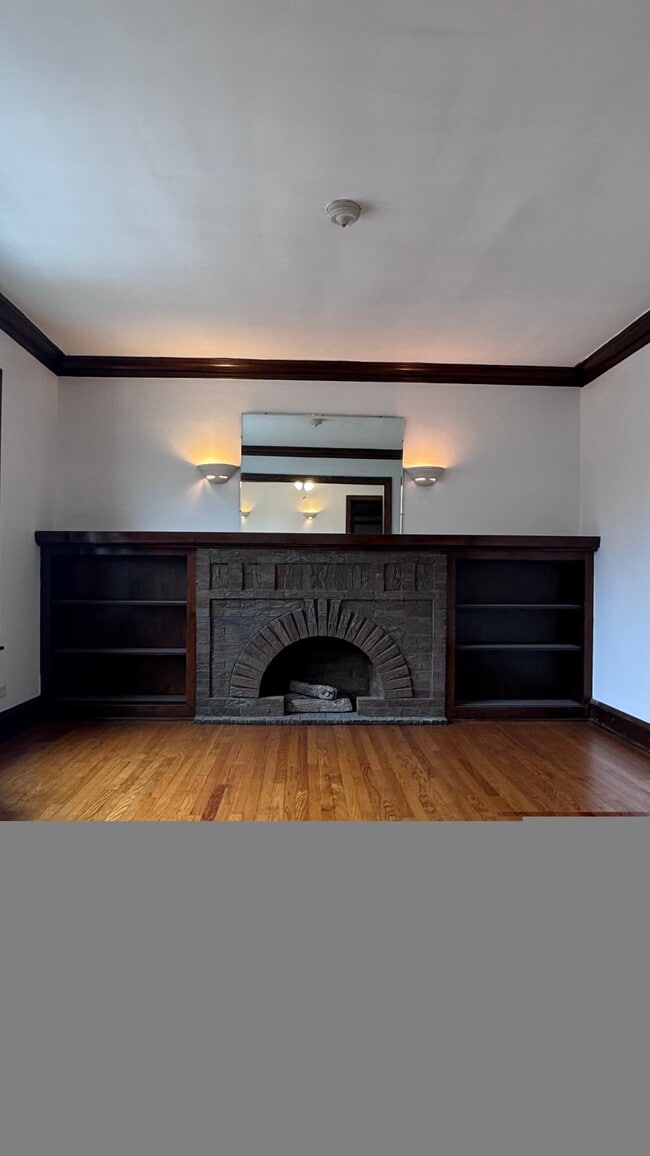 Building Photo - West Grace Street