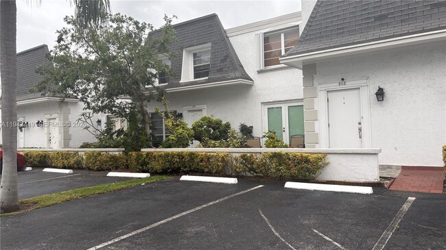 Photo - 808 NE 27th Ave