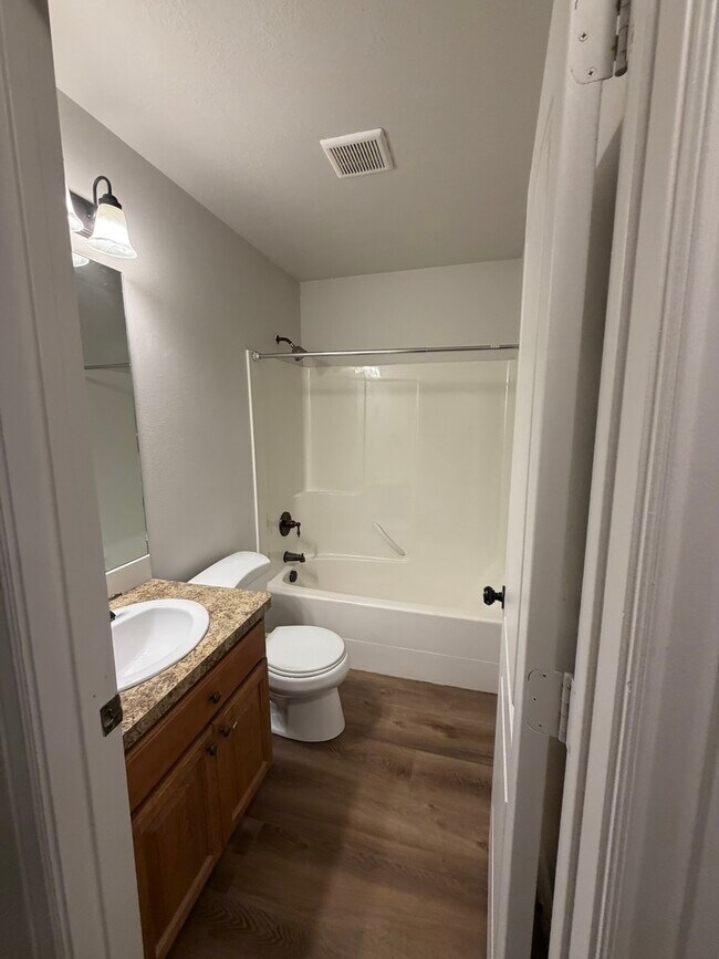 Photo - 565 Pioneer Rd