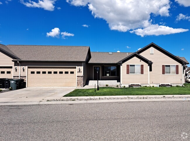 Building Photo - 1423 Chesapeake Ln Rental