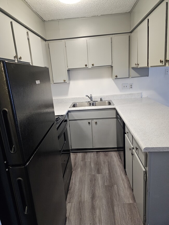 Photo - Oakwood Apartments