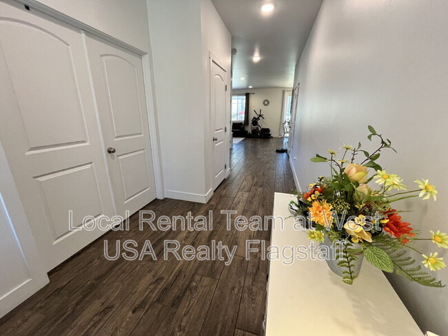 Photo - 2705 W Windtree Dr