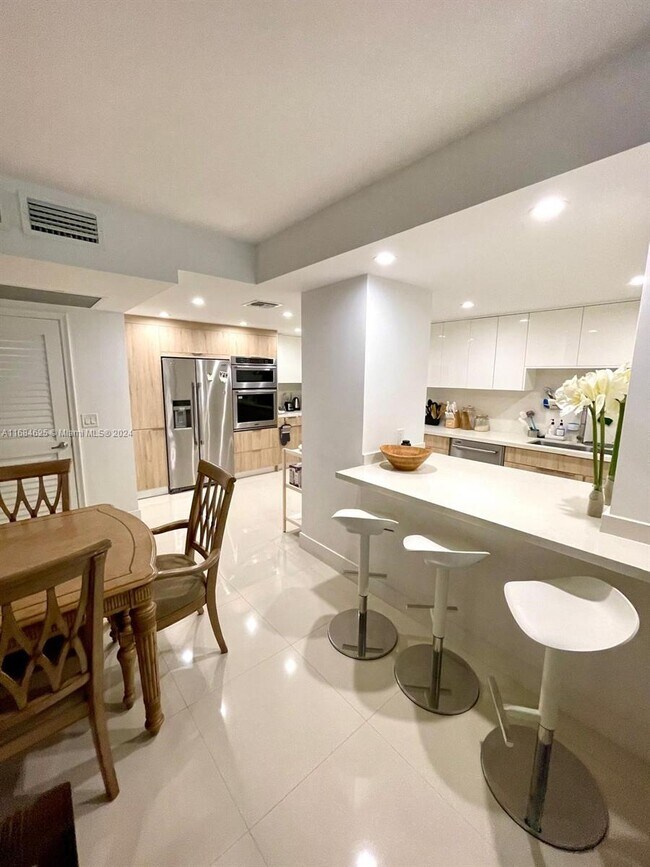 Photo - 9801 Collins Ave Unit 5X