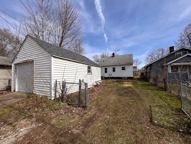 Photo - 3 bedroom, 1 bath in Rock island