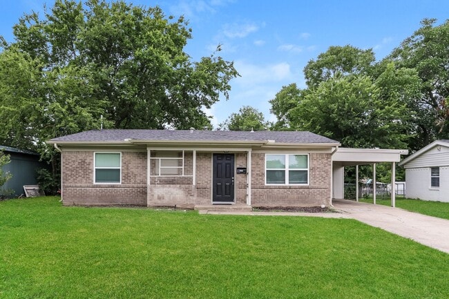 Building Photo - 2 BR/1BA | Newly Renovated Single Family Home | 1-Car Covered Parking | Gated backyard