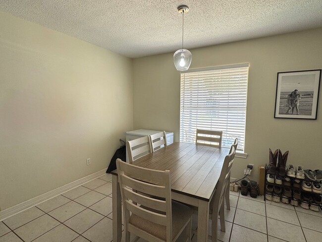 Photo - 208 Summerset Ct