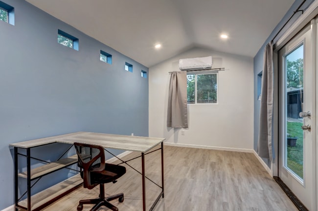 Photo - 7777 Umatilla St