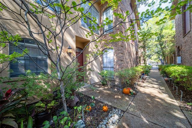 Building Photo - 4307 Gilbert Ave Unit 110