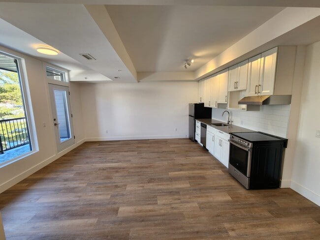 Building Photo - 841 Grenon Ave Unit 303